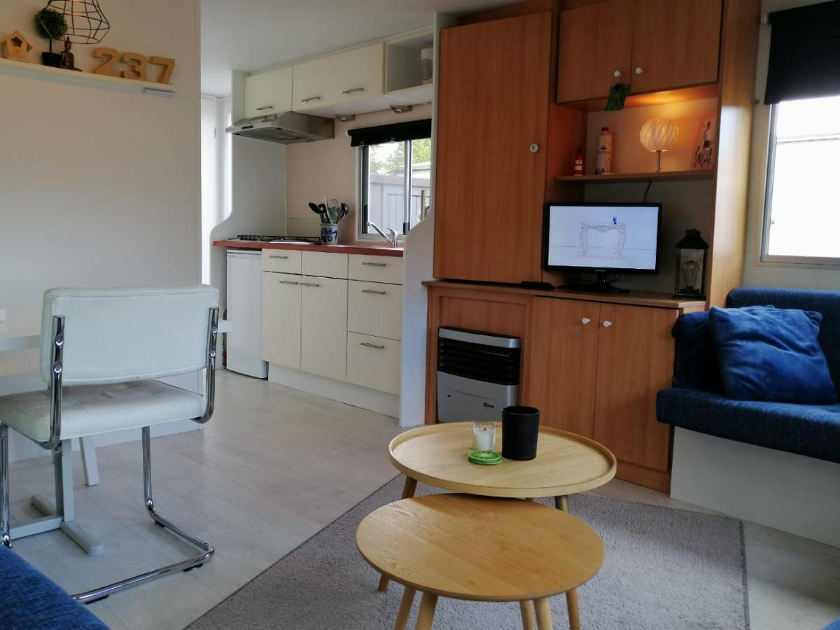 Stacaravan Op 5 Sterren Vakantiepark De Kuilart Friesland Aan Het Meer Met Zwembad 5P 237 考德姆 外观 照片