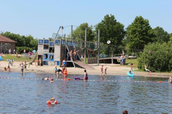 Stacaravan Op 5 Sterren Vakantiepark De Kuilart Friesland Aan Het Meer Met Zwembad 5P 237 考德姆 外观 照片