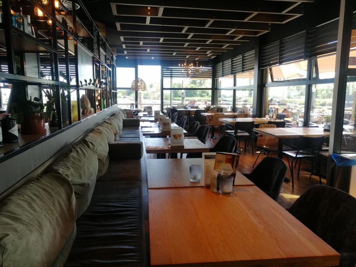 Stacaravan Op 5 Sterren Vakantiepark De Kuilart Friesland Aan Het Meer Met Zwembad 5P 237 考德姆 外观 照片