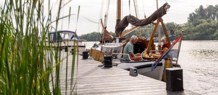 Stacaravan Op 5 Sterren Vakantiepark De Kuilart Friesland Aan Het Meer Met Zwembad 5P 237 考德姆 外观 照片