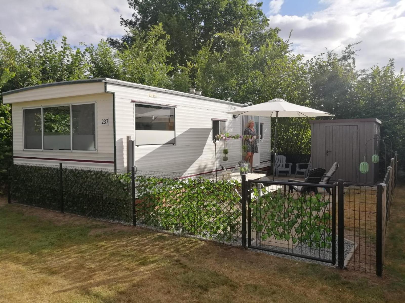 Stacaravan Op 5 Sterren Vakantiepark De Kuilart Friesland Aan Het Meer Met Zwembad 5P 237 考德姆 外观 照片